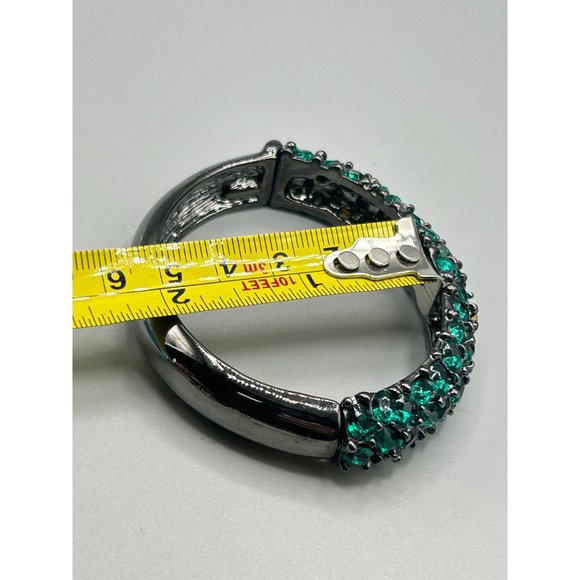 Designer Signed KJL Kenneth Jay Lane Hinged Clamper Bangle Green Crystals Pave - Picture 8 of 9